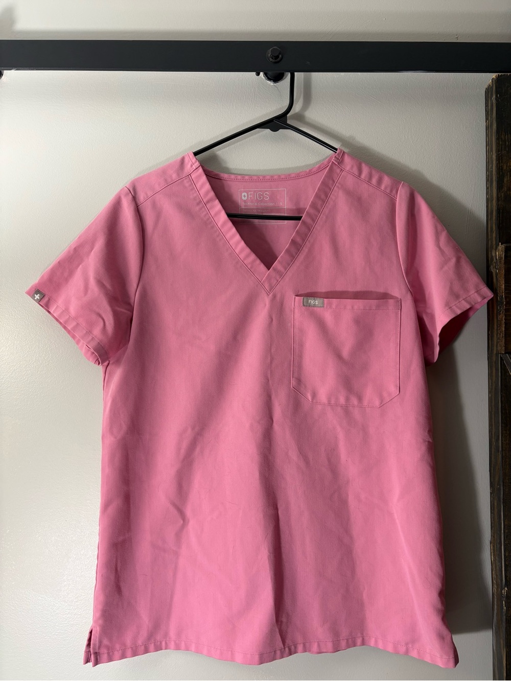 RARE Figs Chalk pink Scrub Top